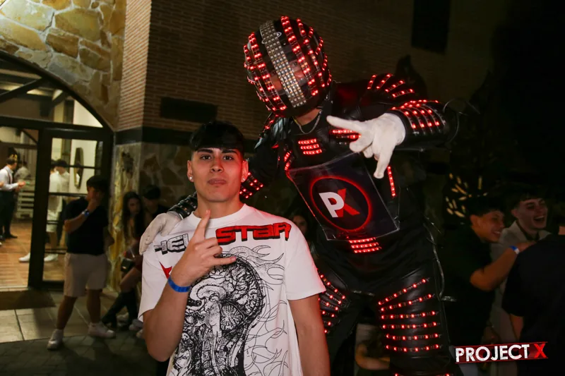 El robot LED en la entrada