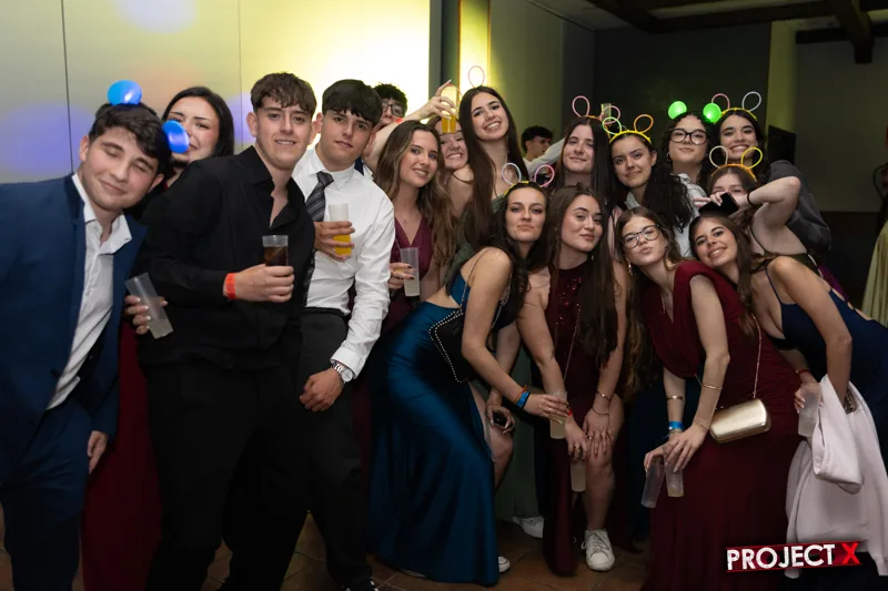 Un grupo grande en la pista
